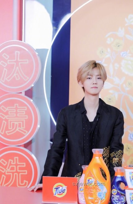 鹿晗演唱会票务火爆，透视娱乐产业新动向
